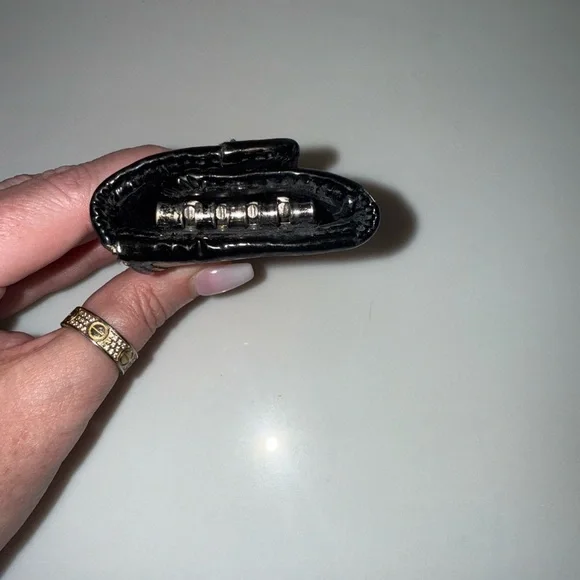 Authentic Burberry 4 ring keychain/cardholder - Picture 4 of 16